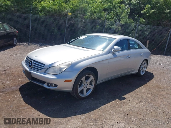 2007 Mercedes-Benz CLS-Class 5.5L with VIN WDDDJ72X07A088530, listed as a IAAI auction lot 42142766 with 202,648 mi miles. Bid and sale history available at carsss.com. Image 2.