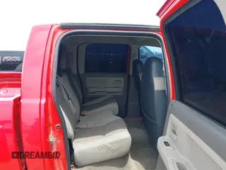 2005 Dodge Dakota SLT z VIN 1D7HE48N65S209630, wystawiony jako IAAI lot #42409822 z przebiegiem 224 849 mil mil oraz . Historia ofert i sprzedaży dostępna na DreamBid. Obrazek 8.