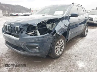 2021 Jeep Cherokee Latitude Lux z VIN 1C4PJMMX7MD201810, wystawiony jako IAAI lot #41235714 z przebiegiem 52 327 mil mil oraz . Historia ofert i sprzedaży dostępna na DreamBid. Obrazek 6.