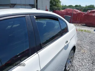 2007 BMW 3 Series 328i с VIN WBAVA37537NL16671, выставлен на аукционе IAAI как лот 42553608 с пробегом 154 319 миль миль и . История ставок и продаж доступна на DreamBid. Изображение 6.