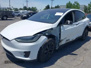 2016 Tesla Model X 70D z VIN 5YJXCAE29GF002170, wystawiony jako IAAI lot #42334842 z przebiegiem 119 104 mil mil oraz . Historia ofert i sprzedaży dostępna na DreamBid. Obrazek 6.