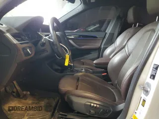 2020 BMW X1 xDrive28i z VIN WBXJG9C00L5P42487, wystawiony jako Copart lot #59669325 z przebiegiem 88 402 mil mil oraz Szkoda całkowita • Salvage title. Historia ofert i sprzedaży dostępna na DreamBid. Obrazek 7.