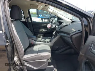 2016 Ford Escape SE z VIN 1FMCU9G97GUA77456, wystawiony jako IAAI lot #42088983 z przebiegiem 160 718 mil mil oraz . Historia ofert i sprzedaży dostępna na DreamBid. Obrazek 5.