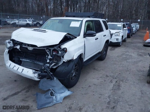 2020 Toyota 4Runner SR5 with VIN JTEBU5JR8L5808865, listed as a IAAI auction lot 41097557 with 55,543 mi miles. Bid and sale history available at carsss.com. Image 2.