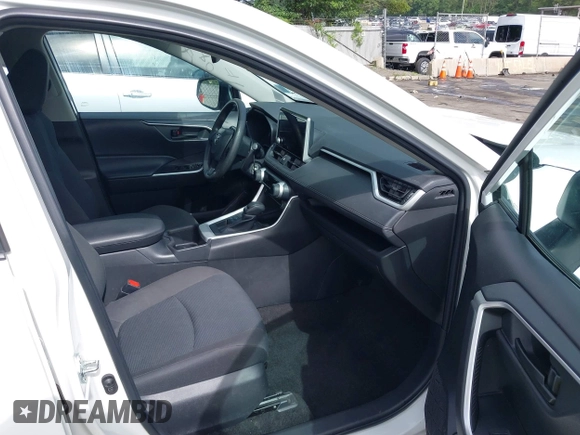 2023 Toyota RAV4 LE z VIN 2T3F1RFV3PC362278, wystawiony jako IAAI lot #42650406 z przebiegiem 15 040 mil mil oraz . Historia ofert i sprzedaży dostępna na DreamBid. Obrazek 5.