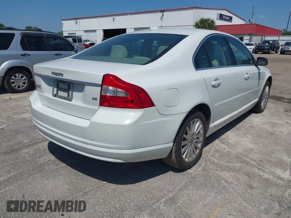 2007 Volvo S80 I6 with VIN YV1AS982671040638, listed as a IAAI auction lot 41998742 with 155,266 mi miles. Bid and sale history available at carsss.com. Image 4.
