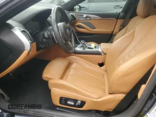 2022 BMW 8 Series M850i z VIN WBAGV8C03NCJ36975, wystawiony jako Copart lot #44008505 z przebiegiem 16 631 mil mil oraz Szkoda całkowita • Salvage title. Historia ofert i sprzedaży dostępna na DreamBid. Obrazek 7.