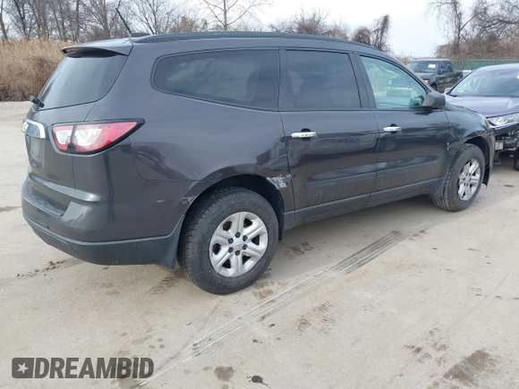 2017 Chevrolet Traverse LS z VIN 1GNKVFKD4HJ142765, wystawiony jako IAAI lot #41630040 z przebiegiem 82 986 mil mil oraz . Historia ofert i sprzedaży dostępna na DreamBid. Obrazek 4.