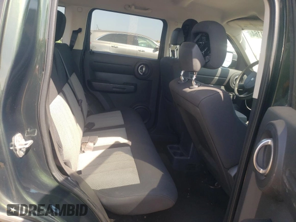 2010 Dodge Nitro SE z VIN 1D4PT2GK8AW124799, wystawiony jako Copart lot #71811164 z przebiegiem 108 013 mil mil oraz Szkoda całkowita • Salvage title. Historia ofert i sprzedaży dostępna na DreamBid. Obrazek 10.