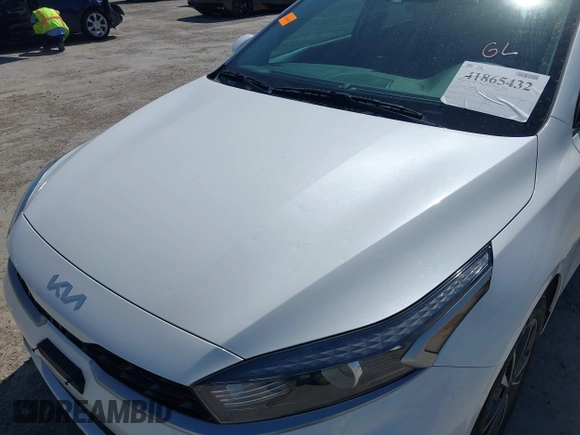2022 Kia Forte LXS z VIN 3KPF24AD2NE425621, wystawiony jako IAAI lot #41865432 z przebiegiem 14 245 mil mil oraz . Historia ofert i sprzedaży dostępna na DreamBid. Obrazek 6.