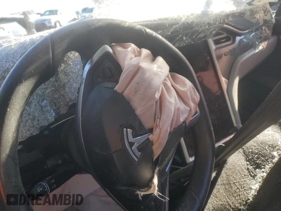 2016 Tesla Model S 90D z VIN 5YJSA1E29GF128397, wystawiony jako Copart lot #86532184 z przebiegiem Nie podano mil oraz Szkoda całkowita • Salvage title. Historia ofert i sprzedaży dostępna na DreamBid. Obrazek 9.