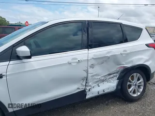 2019 Ford Escape SE z VIN 1FMCU0GD1KUA12322, wystawiony jako IAAI lot #42232033 z przebiegiem 141 764 mil mil oraz . Historia ofert i sprzedaży dostępna na DreamBid. Obrazek 6.