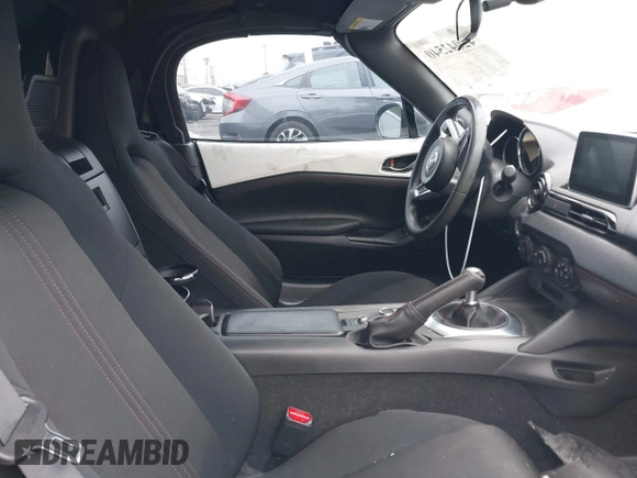 2016 Mazda MX-5 Miata Club z VIN JM1NDAC72G0109482, wystawiony jako IAAI lot #42042540 z przebiegiem 46 853 mil mil oraz . Historia ofert i sprzedaży dostępna na DreamBid. Obrazek 5.