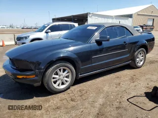2008 Ford Mustang Deluxe z VIN 1ZVHT84N985193520, wystawiony jako Copart lot #56186525 z przebiegiem 140 483 mil mil oraz Szkoda całkowita • Salvage title. Historia ofert i sprzedaży dostępna na DreamBid. Obrazek 1.