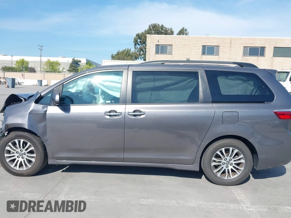 2018 Toyota Sienna XLE Auto Access Seat with VIN 5TDYZ3DC7JS934752, listed as a IAAI auction lot 41982268 with 60,225 mi miles. Bid and sale history available at carsss.com. Image 15.