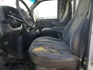2007 GMC Savana Cargo Van with VIN 1GTGG25U971135449, listed as a Copart auction lot 77988224 with 325,803 mi miles and Clean Title. Bid and sale history available at carsss.com. Image 7.