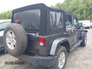 2016 Jeep Wrangler Unlimited Sahara z VIN 1C4HJWEG1GL252860, wystawiony jako IAAI lot #42215620 z przebiegiem 85 267 mil mil oraz . Historia ofert i sprzedaży dostępna na DreamBid. Obrazek 4.