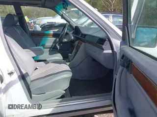 1993 Mercedes-Benz 300 with VIN WDBEA28E0PB988831, listed as a IAAI auction lot 41790609 with 197,915 mi miles and . Bid and sale history available at DreamBid. Image 5.