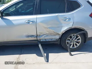 2017 Nissan Rogue SV z VIN 5N1AT2MN5HC730098, wystawiony jako IAAI lot #42033390 z przebiegiem 91 755 mil mil oraz . Historia ofert i sprzedaży dostępna na DreamBid. Obrazek 6.