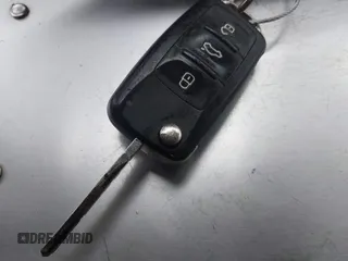 2012 Volkswagen Passat SE с VIN 1VWBH7A39CC108345, выставлен на аукционе IAAI как лот 41582865 с пробегом 168 741 миль миль и . История ставок и продаж доступна на DreamBid. Изображение 11.