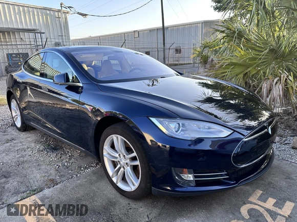 2013 Tesla Model S with VIN 5YJSA1DN8DFP17027, listed as a IAAI auction lot 42168317 with 148,394 mi miles. Bid and sale history available at carsss.com. Image 1.