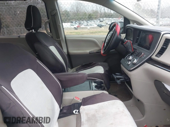 2017 Toyota Sienna XLE Auto Access Seat with VIN 5TDYZ3DC9HS818821, listed as a IAAI auction lot 41505304 with 74,295 mi miles. Bid and sale history available at carsss.com. Image 5.