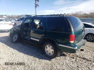 1997 GMC Jimmy SL with VIN 1GKCS13W2V2518446, listed as a Copart auction lot 86629634 with 183,089 mi miles and Salvage Title. Bid and sale history available at carsss.com. Image 2.