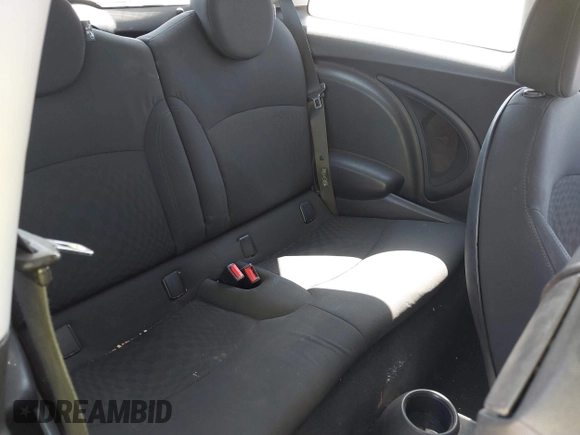 2007 MINI Hardtop with VIN WMWMF33547TL77235, listed as a IAAI auction lot 42547245 with 144,179 mi miles and . Bid and sale history available at DreamBid. Image 8.