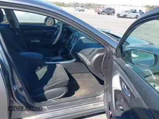 2015 Nissan Altima 2.5 S with VIN 1N4AL3AP0FC452682, listed as a IAAI auction lot 41872360 with 187,247 mi miles. Bid and sale history available at carsss.com. Image 5.
