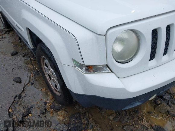 2013 Jeep Patriot Sport with VIN 1C4NJPBA8DD223029, listed as a IAAI auction lot 41765589 with 164,590 mi miles. Bid and sale history available at carsss.com. Image 12.