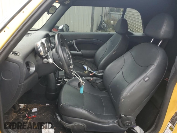 2007 MINI Convertible with VIN WMWRF33507TG17373, listed as a Copart auction lot 52818825 with 207,096 mi miles and Salvage Title. Bid and sale history available at DreamBid. Image 7.