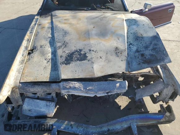 1977 Lincoln Continental с VIN 7Y89S829453, выставлен на аукционе Copart как лот 89298145 с пробегом Не указан миль и На запчасти • Non repairable. История ставок и продаж доступна на DreamBid. Изображение 12.