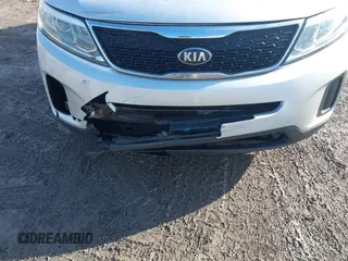 2015 Kia Sorento LX with VIN 5XYKTCA66FG572715, listed as a IAAI auction lot 41995613 with 142,160 mi miles. Bid and sale history available at carsss.com. Image 6.
