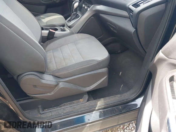 2013 Ford Escape SE с VIN 1FMCU9G96DUD66081, выставлен на аукционе IAAI как лот 42516401 с пробегом Не указан миль и . История ставок и продаж доступна на DreamBid. Изображение 5.