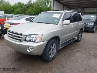 2002 Toyota Highlander with VIN JTEGF21A620051811, listed as a IAAI auction lot 41963829 with 382,828 mi miles. Bid and sale history available at carsss.com. Image 2.