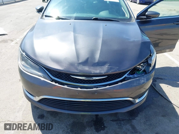 2015 Chrysler 200 Limited z VIN 1C3CCCAB2FN569986, wystawiony jako IAAI lot #42129729 z przebiegiem 100 794 mil mil oraz . Historia ofert i sprzedaży dostępna na DreamBid. Obrazek 6.