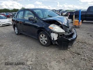 2008 Nissan Versa S с VIN 3N1BC11E78L448799, выставлен на аукционе Copart как лот 58421725 с пробегом 95 504 миль миль и Списание • Salvage title. История ставок и продаж доступна на DreamBid. Изображение 4.