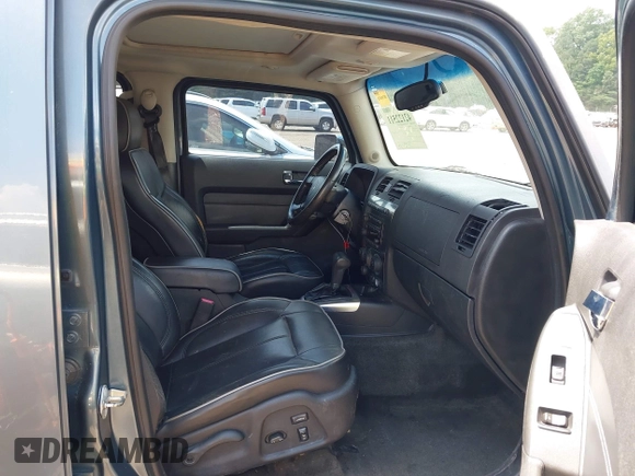 2007 Hummer H3 SUV with VIN 5GTDN13E078220713, listed as a IAAI auction lot 42122511 with 190,073 mi miles. Bid and sale history available at carsss.com. Image 5.