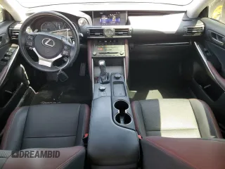 2019 Lexus IS 300 z VIN JTHBA1D23K5091065, wystawiony jako Copart lot #52715785 z przebiegiem 84 220 mil mil oraz Czysty tytuł • Clean title. Historia ofert i sprzedaży dostępna na DreamBid. Obrazek 8.