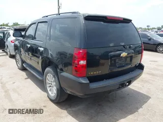 2008 Chevrolet Tahoe 3LT z VIN 1GNFC13088R137897, wystawiony jako IAAI lot #42644894 z przebiegiem 256 548 mil mil oraz . Historia ofert i sprzedaży dostępna na DreamBid. Obrazek 3.