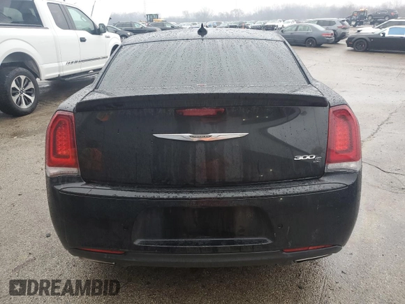2019 Chrysler 300 with VIN 2C3CCABG1KH548418, listed as a Copart auction lot 43458095 with 61,033 mi miles and Salvage Title. Bid and sale history available at carsss.com. Image 6.