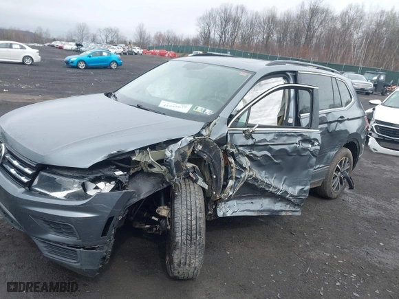 2020 Volkswagen Tiguan SE with VIN 3VV3B7AX0LM086621, listed as a IAAI auction lot 41941639 with 86,732 mi miles. Bid and sale history available at carsss.com. Image 6.