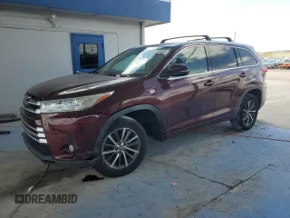 2017 Toyota Highlander XLE with VIN 5TDKZRFH7HS228067, listed as a Copart auction lot 61589805 with 113,379 mi miles and Clean title. Bid and sale history available at DreamBid. Image 1.