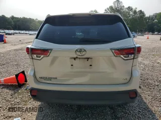 2015 Toyota Highlander LE z VIN 5TDZARFH9FS015561, wystawiony jako Copart lot #59218845 z przebiegiem 215 288 mil mil oraz Czysty tytuł • Clean title. Historia ofert i sprzedaży dostępna na DreamBid. Obrazek 6.