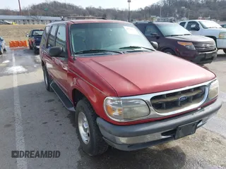 1998 Ford Explorer XL z VIN 1FMZU34E2WZB30557, wystawiony jako IAAI lot #41597870 z przebiegiem 164 778 mil mil oraz . Historia ofert i sprzedaży dostępna na DreamBid. Obrazek 1.