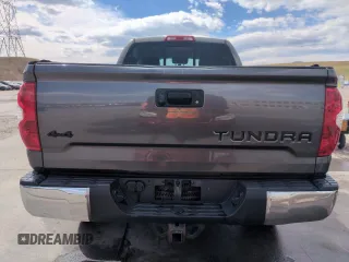 2017 Toyota Tundra SR z VIN 5TFUW5F19HX656990, wystawiony jako Copart lot #51087865 z przebiegiem 123 481 mil mil oraz Szkoda całkowita • Salvage title. Historia ofert i sprzedaży dostępna na DreamBid. Obrazek 6.