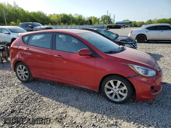 2013 Hyundai Accent SE with VIN KMHCU5AE0DU121047, listed as a Copart auction lot 52648035 with 42,655 mi miles and Salvage Title. Bid and sale history available at carsss.com. Image 4.