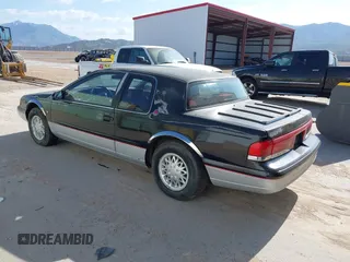 1994 Mercury Cougar z VIN 1MELM62W6RH604333, wystawiony jako IAAI lot #42406748 z przebiegiem 92 504 mil mil oraz . Historia ofert i sprzedaży dostępna na DreamBid. Obrazek 3.