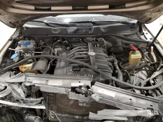 2016 Volkswagen Touareg Sport with VIN WVGEF9BP3GD010197, listed as a Copart auction lot 85826584 with 106,375 mi miles and Salvage Title. Bid and sale history available at DreamBid. Image 12.