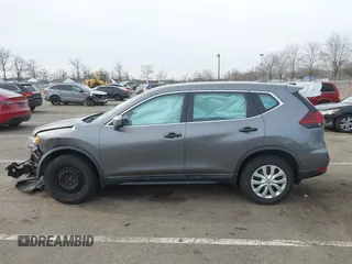 2018 Nissan Rogue SV z VIN KNMAT2MV5JP585695, wystawiony jako IAAI lot #41613763 z przebiegiem 45 091 mil mil oraz . Historia ofert i sprzedaży dostępna na DreamBid. Obrazek 14.
